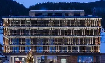 Zhero Hotel 5*